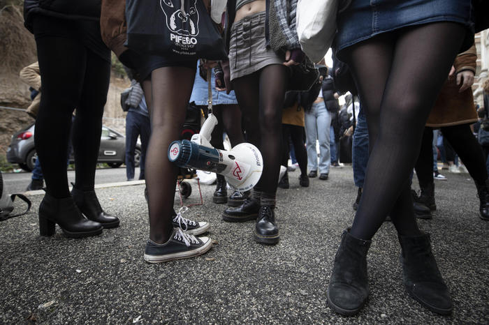 Students In Rome Wear Miniskirts To Protest Against Teacher’s “Sexist Jibe”