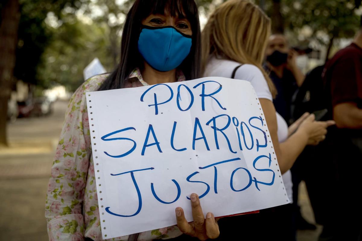 Venezuela: Teachers Protest Against Low Pay, Ponder Leaving The Profession